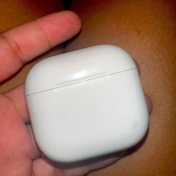 AirPod 4 with Charging Case - Picture 3 of 4